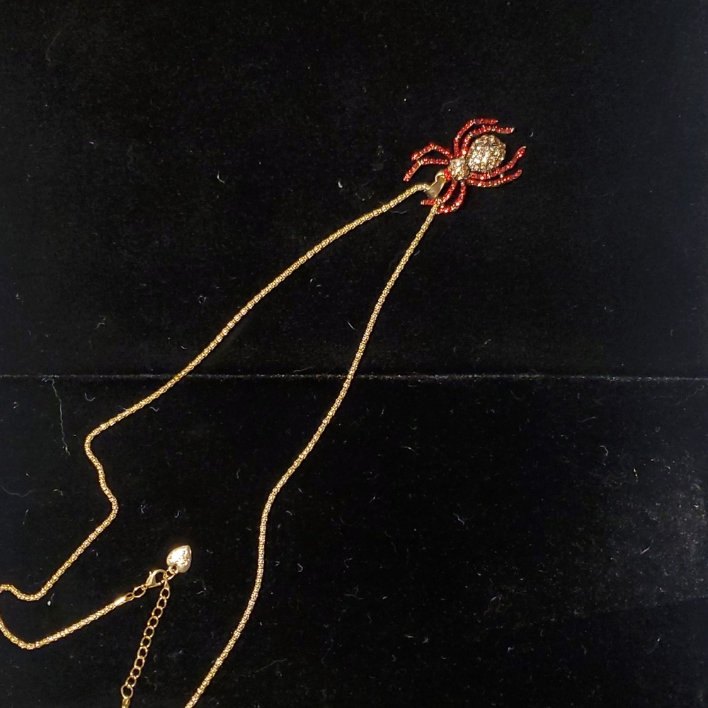 New Betsey Johnson Long Gold Tone Chain Rhinestone Spider Pendant Necklace.